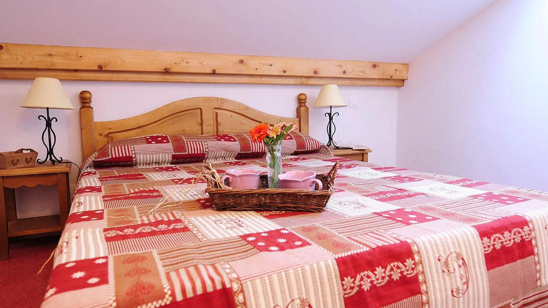 Apartment Appartement A Notre-Dame-De-Bellecombe, 2 Chambres, 6 Pers, Cuisine Equipee - Fr-1-807-59